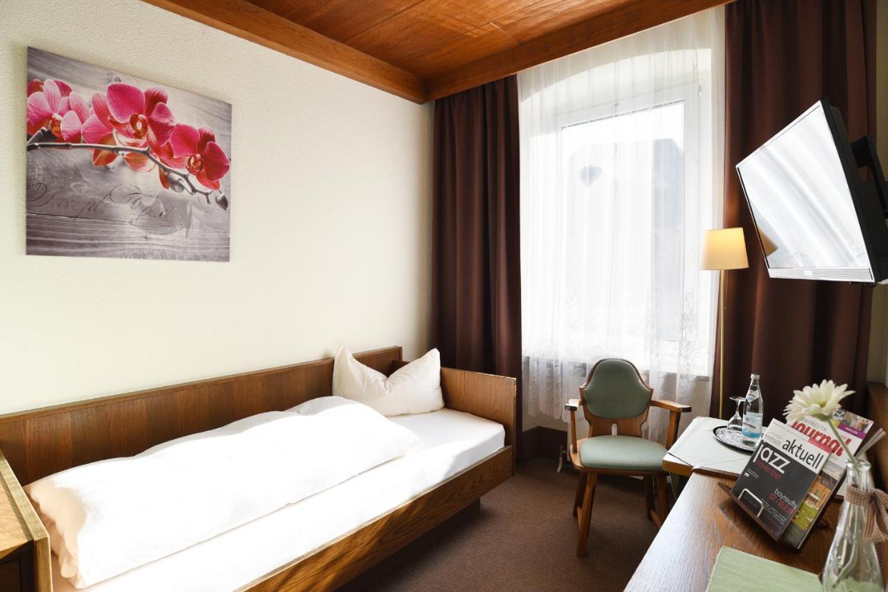 Gasthof & Hotel Goldener Hirsch Bad Berneck im Fichtelgebirge Exterior foto